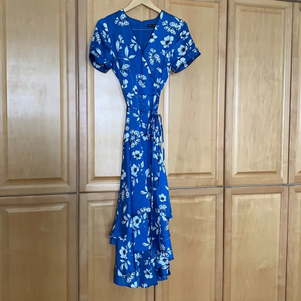 White house black market size 6 midi dress side tie and clasp V-neck